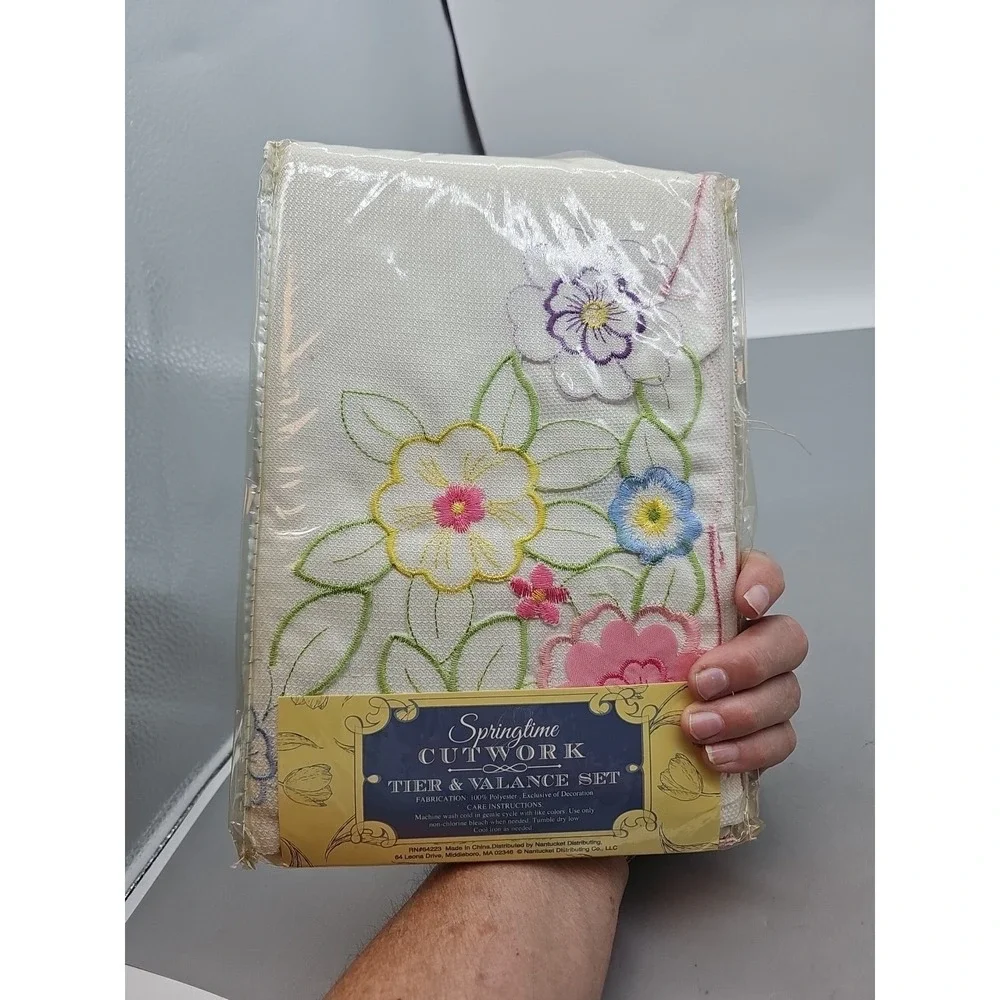 Springtime‎ Floral Embroidered Cutwork Tier & Valance Set -1 Valance 2 Tiers New